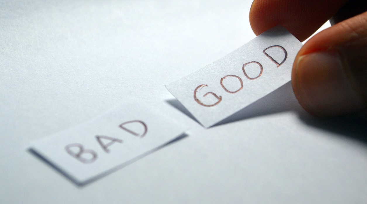 notes that say "bad" and "good"